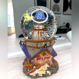 Shipwreck, water, globe, Collectible Halloween decor department 56